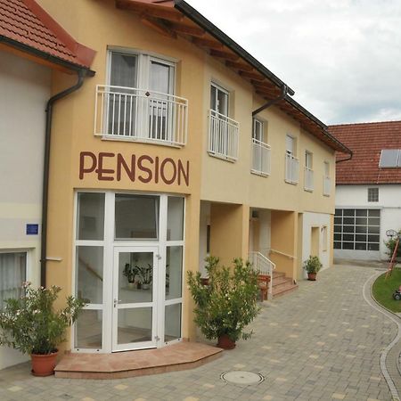 לוצמנסבורג Pension Schloegl מראה חיצוני תמונה