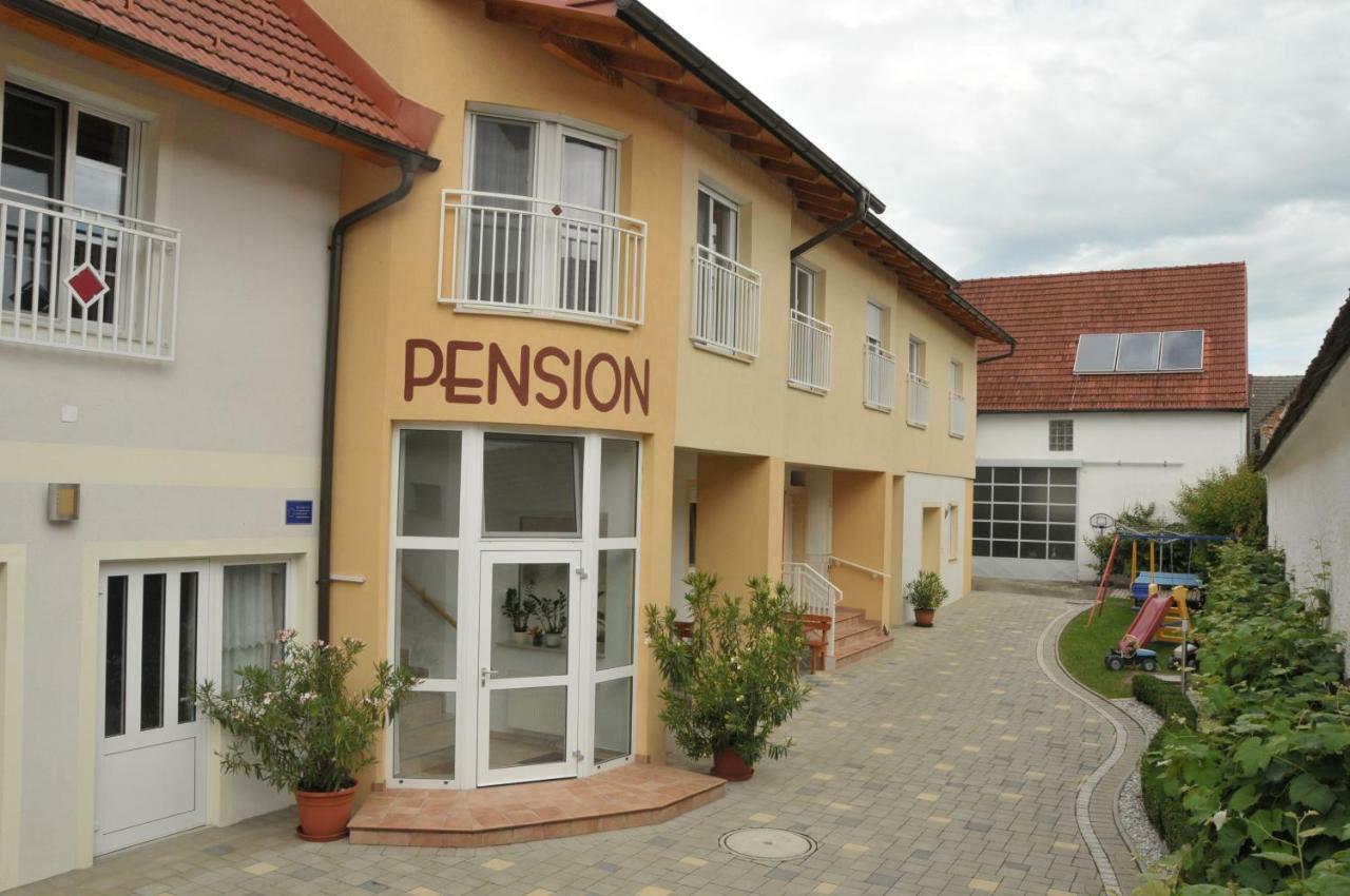 לוצמנסבורג Pension Schloegl מראה חיצוני תמונה